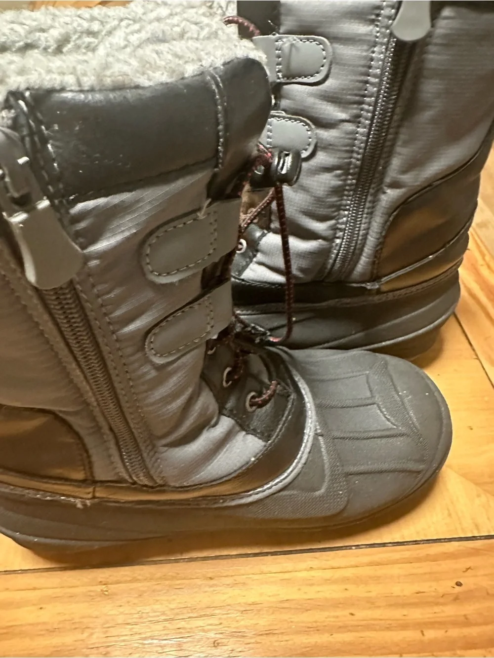 Cat & Jack Gray and Black Kids Thermo Lite Winter Boots with Fleece Lining SZ 3